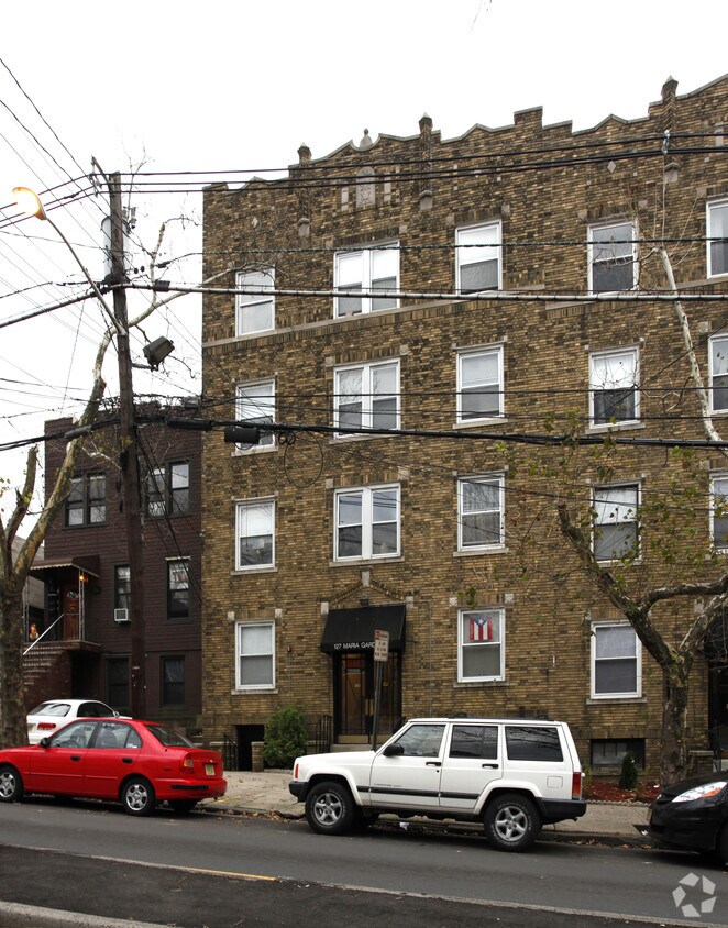 Foto del edificio - 127 Carlton Ave