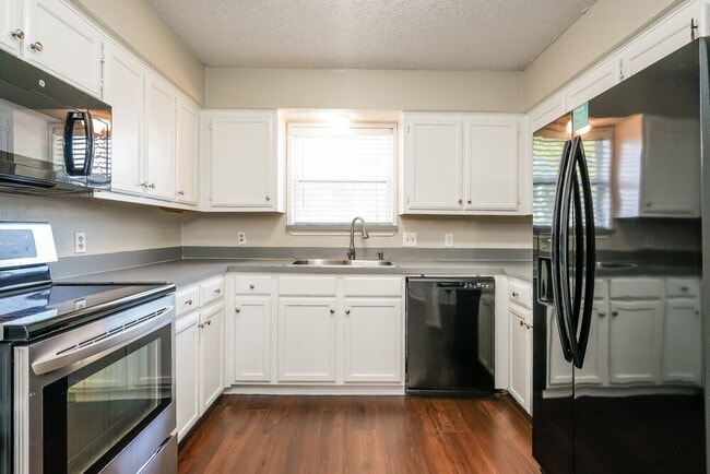 Building Photo - 6419 Twin Spruce Ct