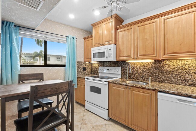 Foto del edificio - 3605 S Ocean Blvd