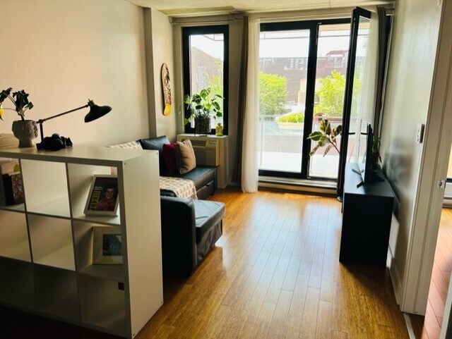 Primary Photo - 950 Rue Notre-Dame