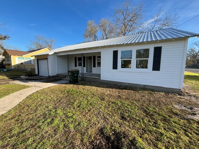 Building Photo - 1003 Ave G