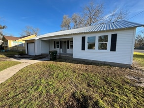 Building Photo - 1003 Ave G