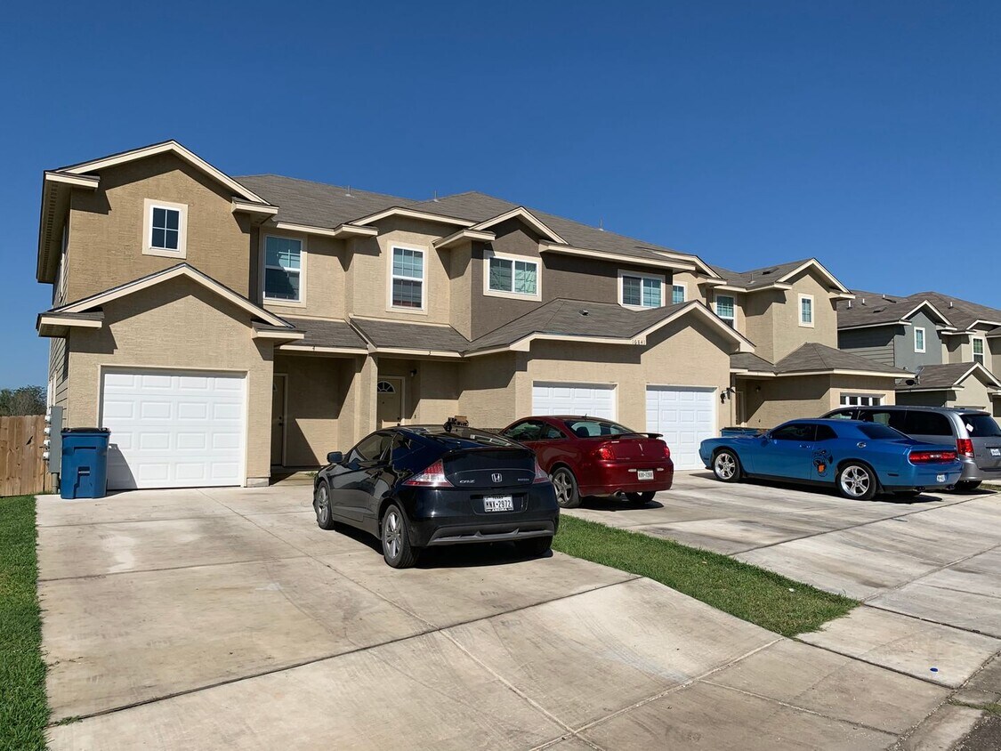 Foto principal - Town home for rent