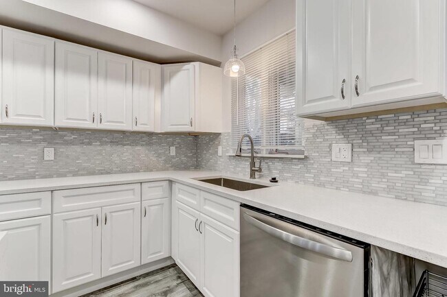 Building Photo - 1107 Sterrett St