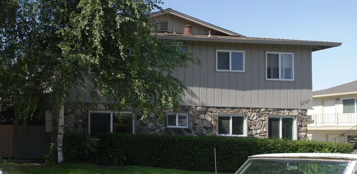 Building Photo - 5297 Balhan Ct