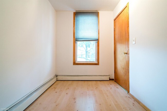 Building Photo - 189 Kingsland Ave