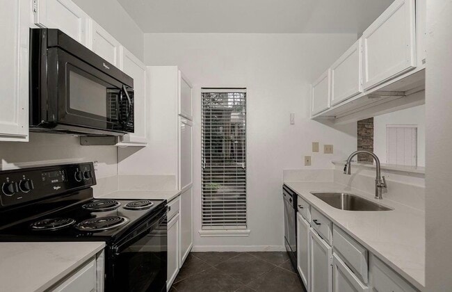 Building Photo - 3500 Tangle Brush Dr