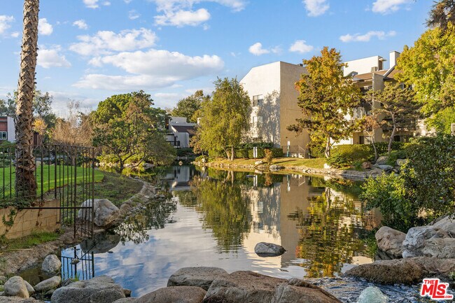 Foto del edificio - 9206 Summertime Ln