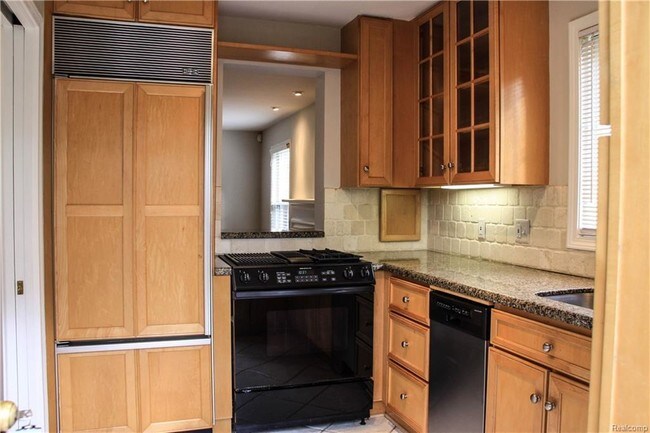 Foto del edificio - 715 N Old Woodward Ave