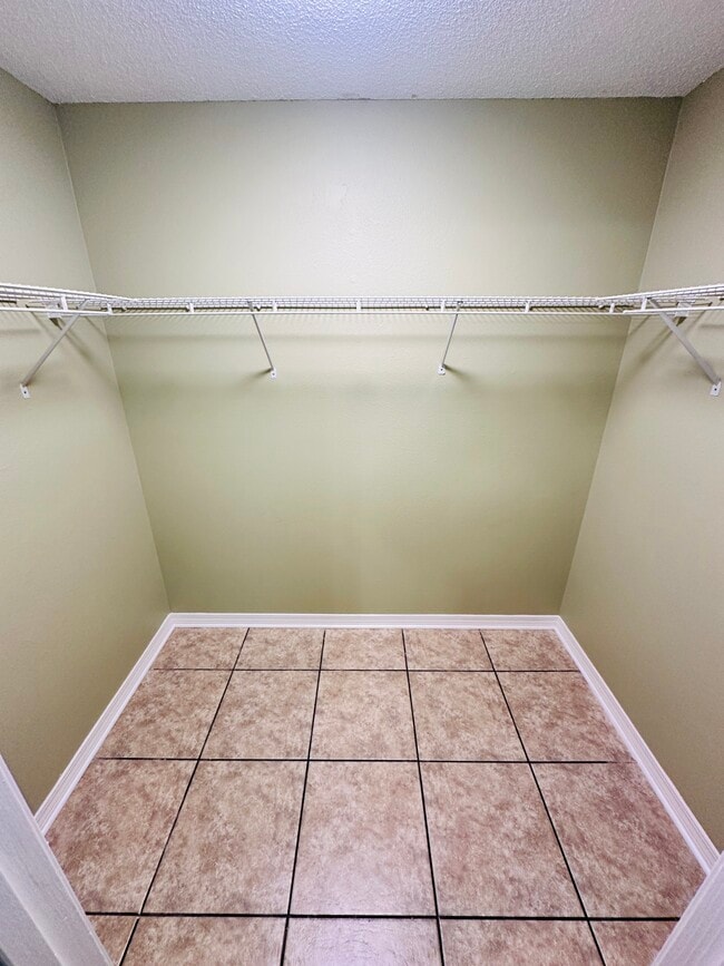 Building Photo - 622 Woodsman Dr