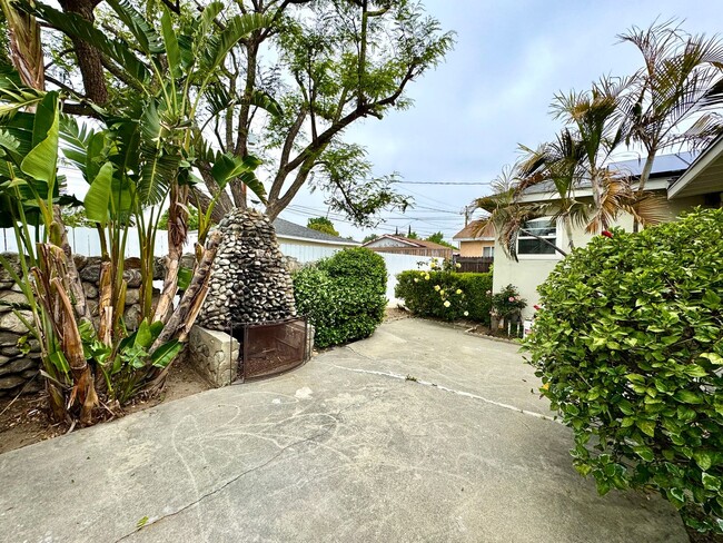 Foto del edificio - Charming 2 Bedroom Home Near Olivedale Par...