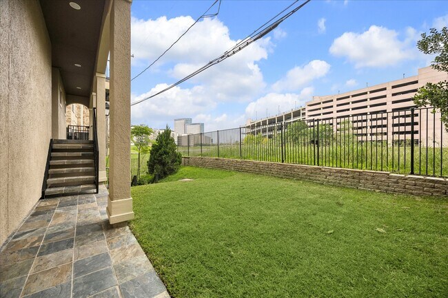 Foto del edificio - 6832 Staffordshire Blvd