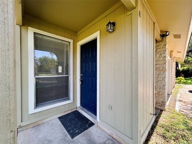 Building Photo - 12211 Dundee Dr