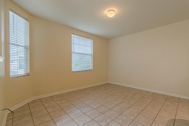 Building Photo - 1612 Sanders
