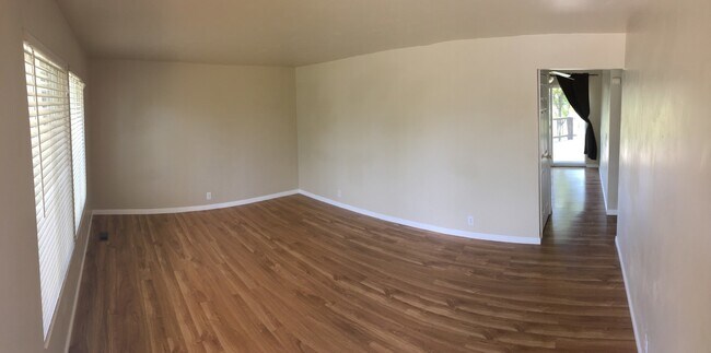 Building Photo - Darling Riverton Home w large yard + attac...