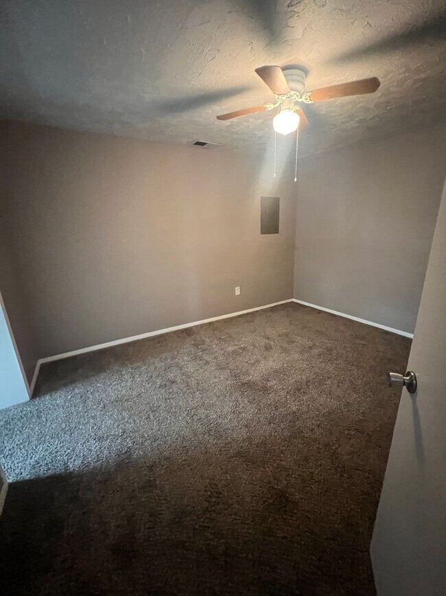 Foto del edificio - 2 bedroom/1 bathroom