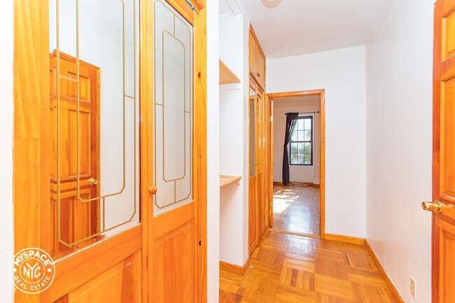 Building Photo - 689 St Johns Pl