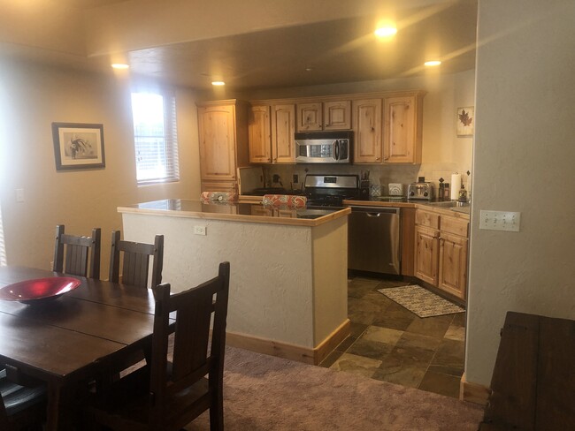 Building Photo - 6163 Fox Pointe Cir