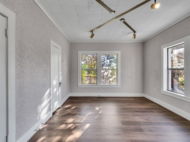 Building Photo - 4625 Bell St