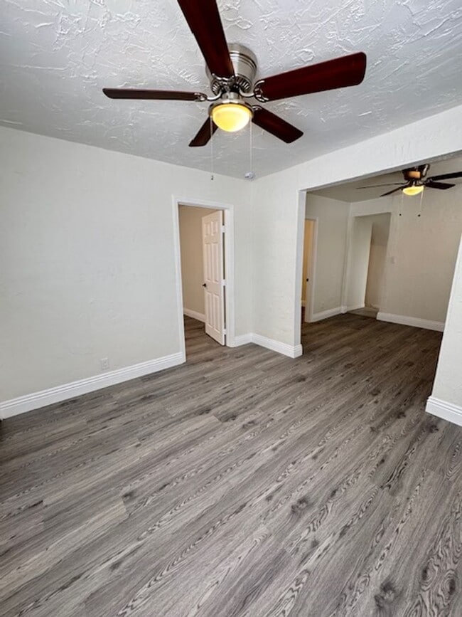 Building Photo - 2 Bedroom Bungalow in Simi Valley