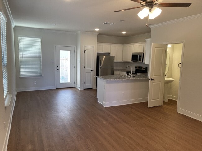 Foto del edificio - 10310 Candlewood Wy