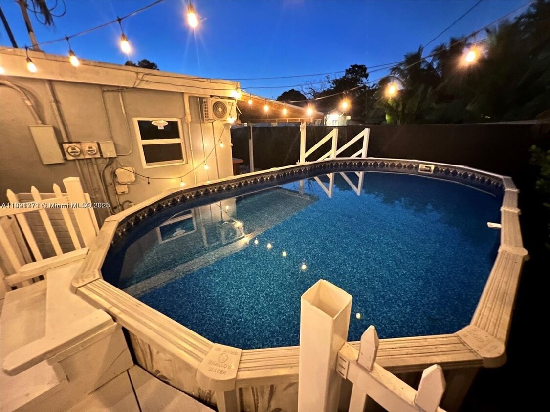 Foto principal - 905 NE 111th St