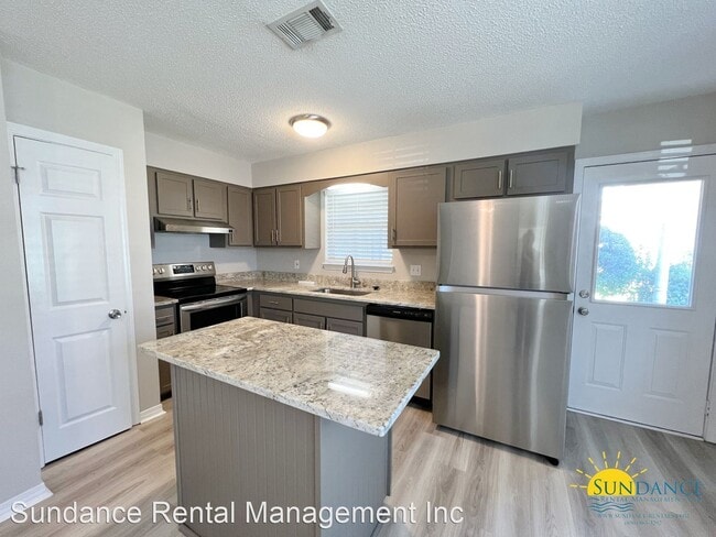 Building Photo - 1 br, 1 bath House - 620 Emerald Circle