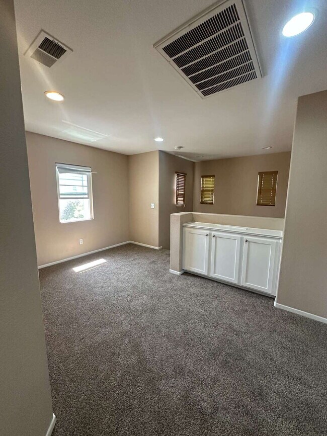 Foto del edificio - $3,750- 3 Bed / 3 Bath Home in National City