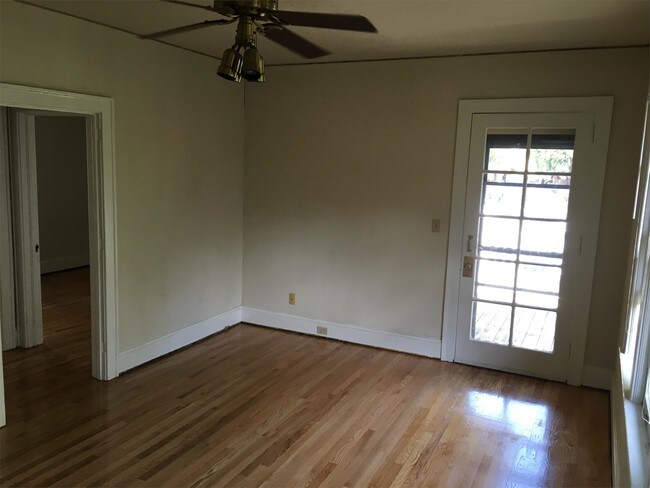 Building Photo - 1830 Park Dr