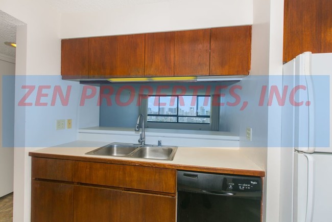 Building Photo - 2 bdrm, 2 bath unit at Royal Iolani