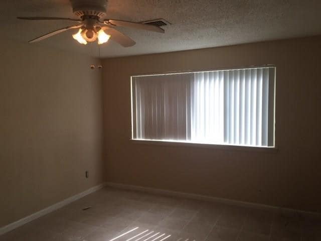 Building Photo - 2131 Hazlitt Dr