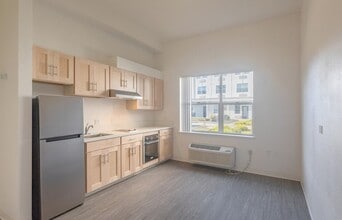 Building Photo - 598 Columbia Ave