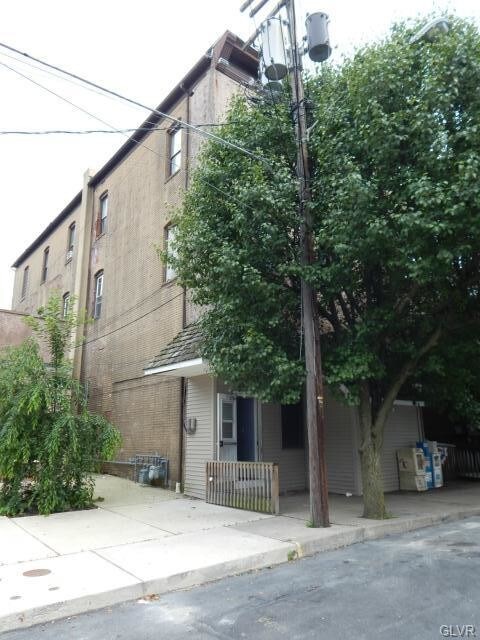Building Photo - 135 Garibaldi Ave