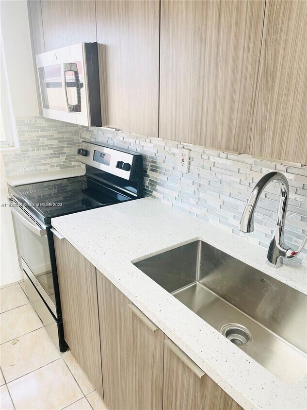 Primary Photo - 605 W 68th St