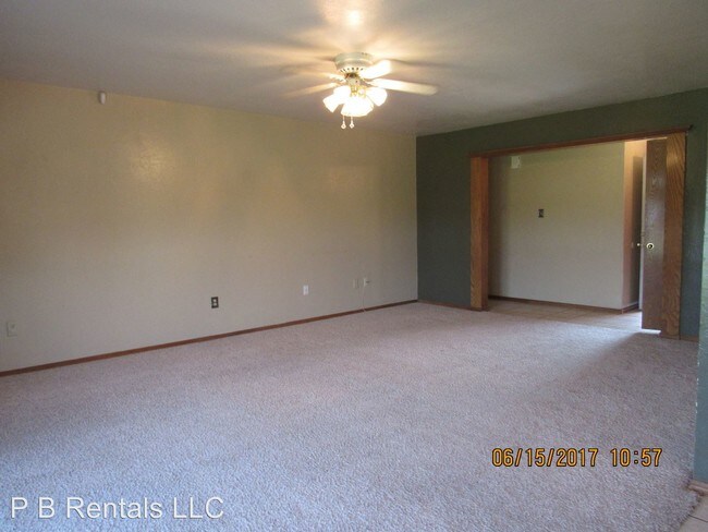 Building Photo - 3 br, 2 bath House - 4407 SW Parkway Drive