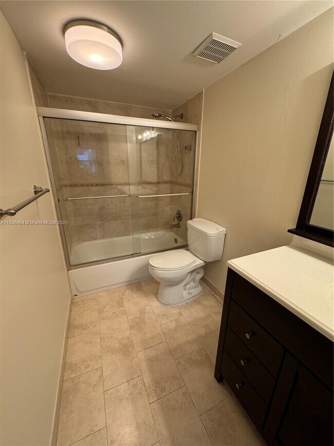 Foto del edificio - 7130 NW 179th St