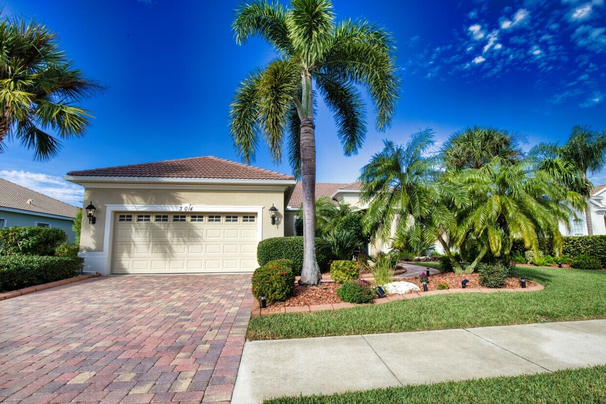 Primary Photo - Seasonal Short-Term Single Family Pool Hom...