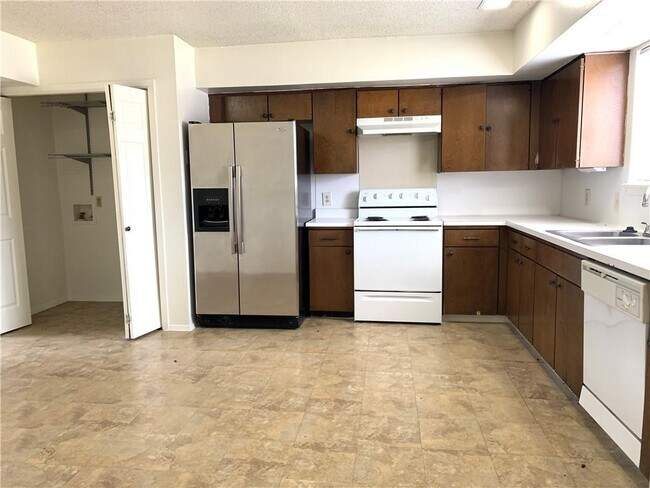 Foto del edificio - 7205 Creekside Dr