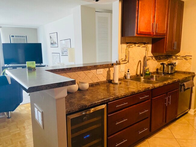Kitchen - 2201 S Highland Ave