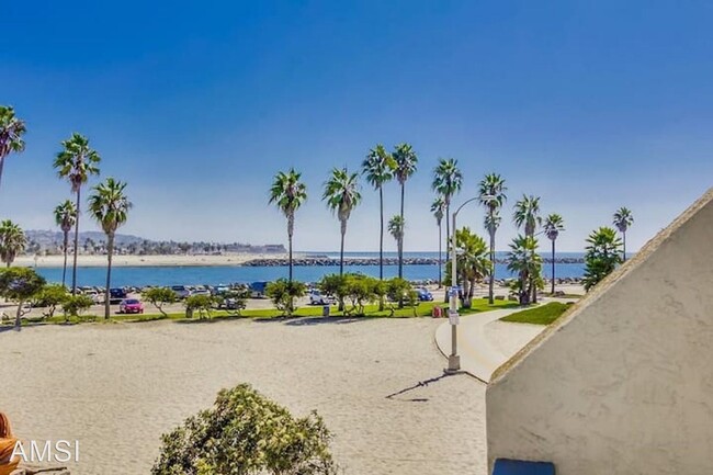 Building Photo - 2 br, 2 bath House - 2645 Ocean Front Walk
