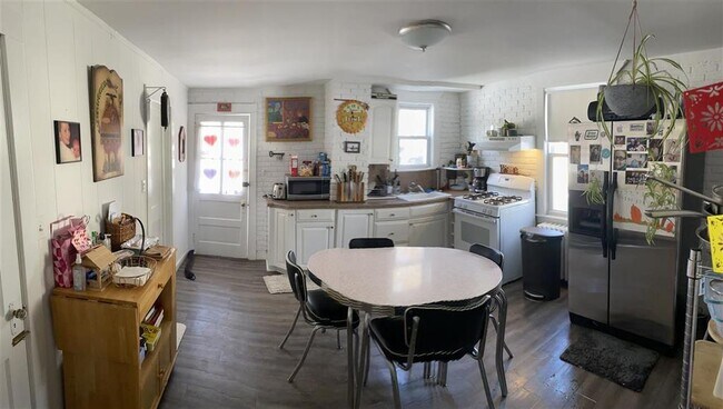 Foto del edificio - 193 Scharer Ave