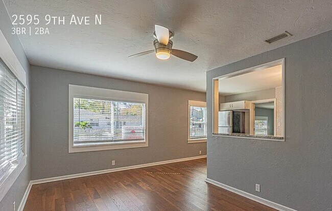 Foto del edificio - Stunningly Remodeled 3-Bedroom Home on a C...