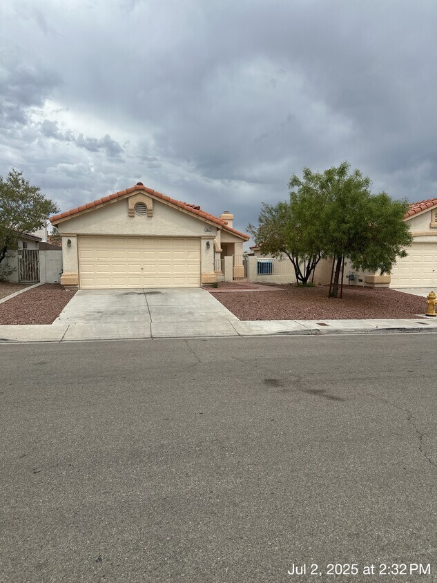 Foto principal - 3832 Lilac Haze St