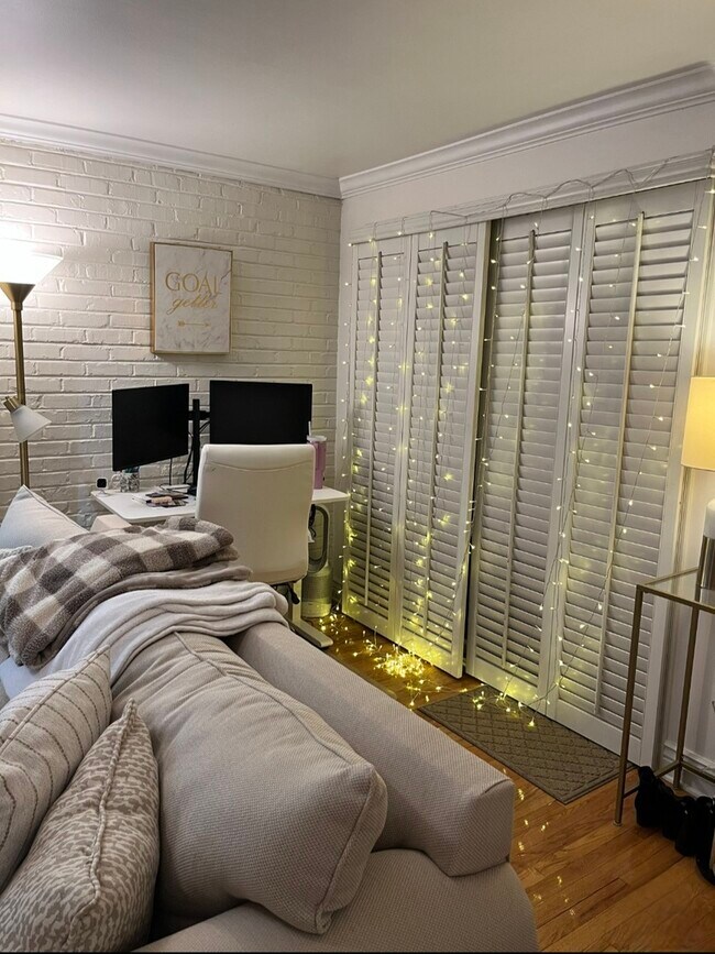 Foto del edificio - 643 W Barry Ave