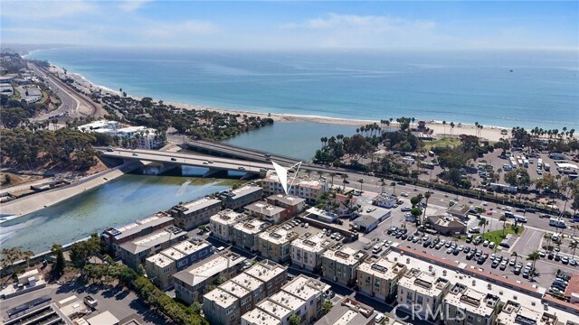 Foto del edificio - 1632 Doheny Way
