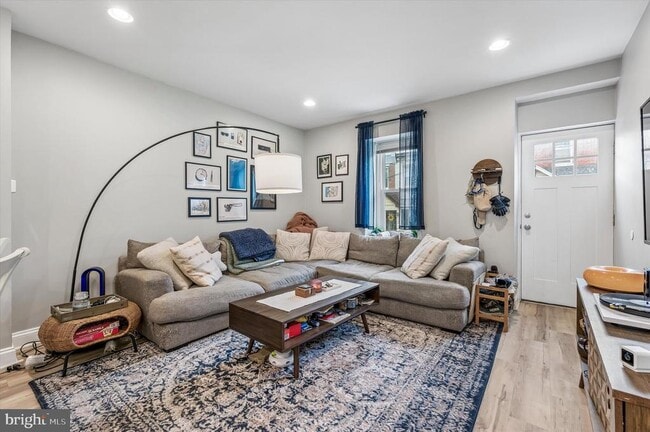 Building Photo - 137 Vassar St