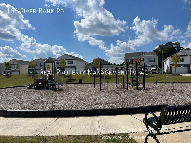 Foto del edificio - 166 River Bank Rd