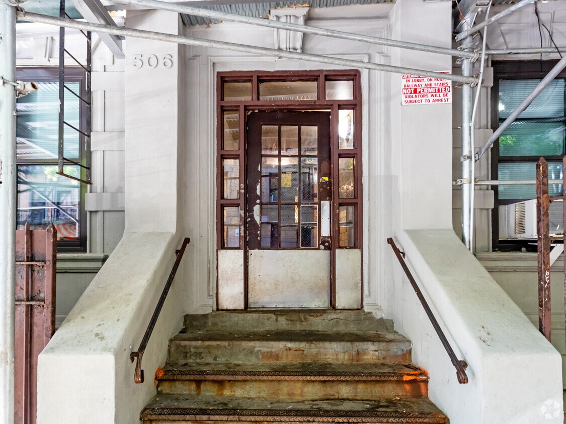 Entrance - 506 W 176th St