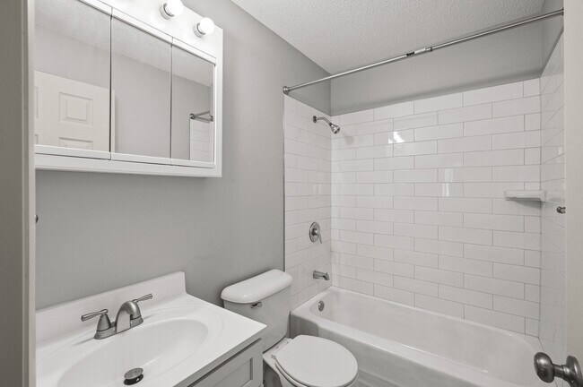 Building Photo - Rosco Apts-2720