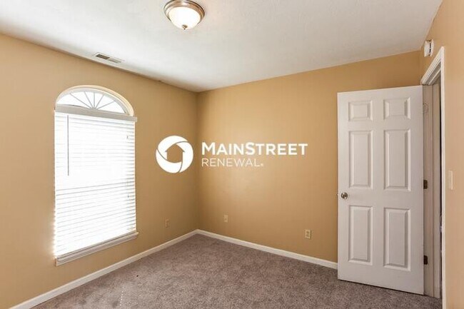 Foto del edificio - 3 Bedroom Pet-Friendly Home in Indianapolis, IN with Main Street Renewal